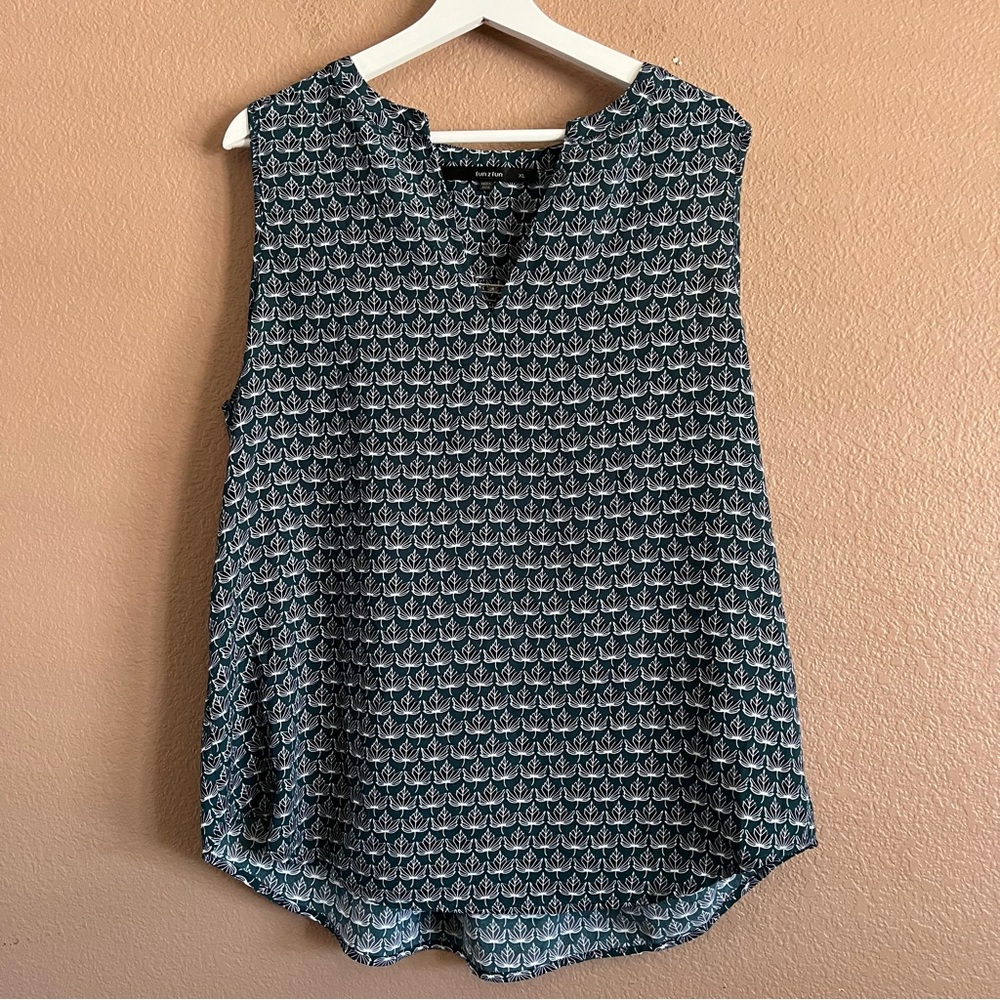 Fun2Fun Blue Sleeveless Split Neck Tank Blouse with Leaf Pattern Size XL